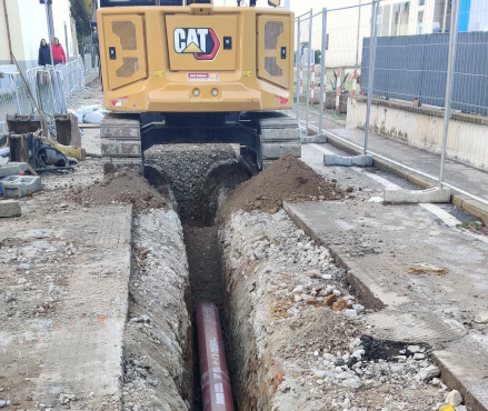 escavator with gas pipe